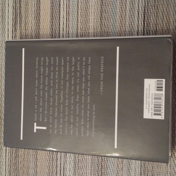 Becoming by Michelle Obama - Picture 2 of 3